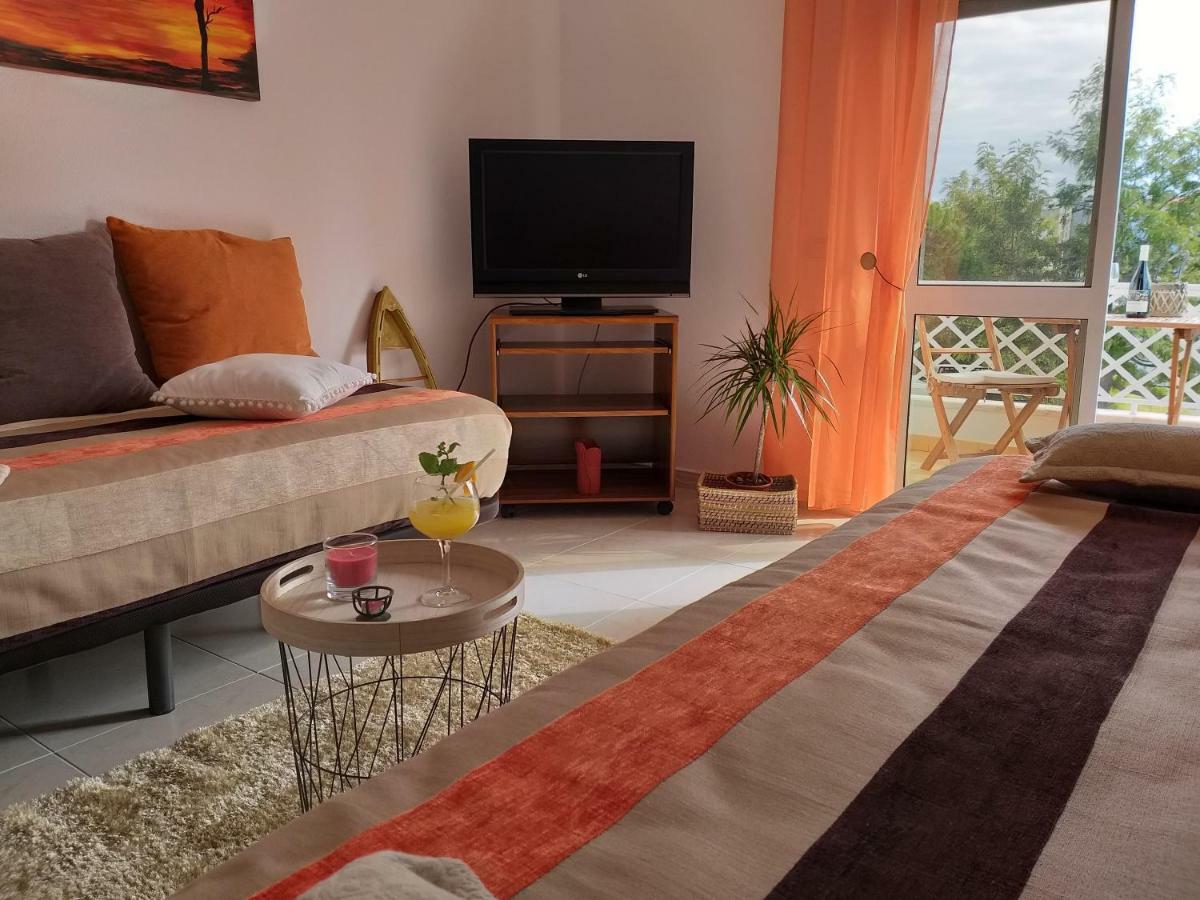 Pretty Sunny Guest Apartment ลากอส ภายนอก รูปภาพ