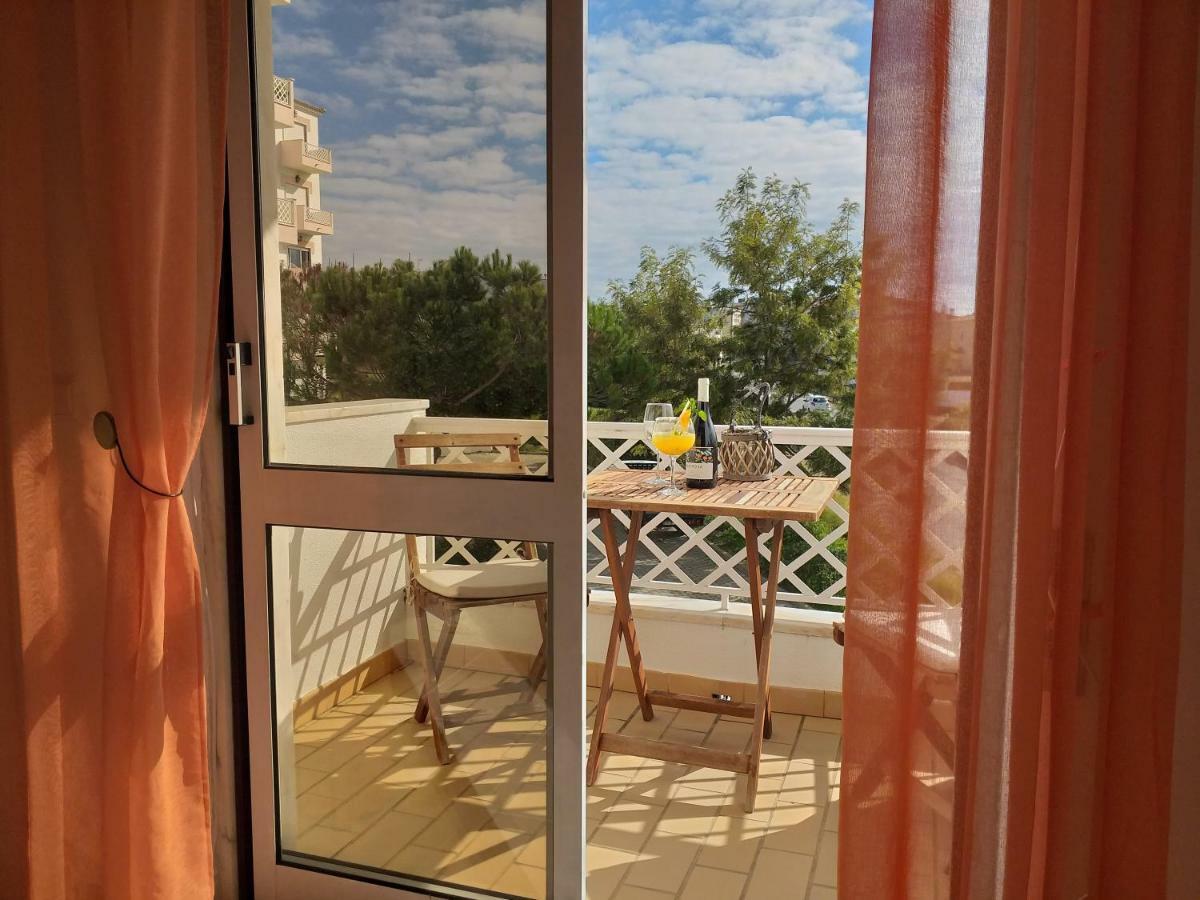 Pretty Sunny Guest Apartment ลากอส ภายนอก รูปภาพ